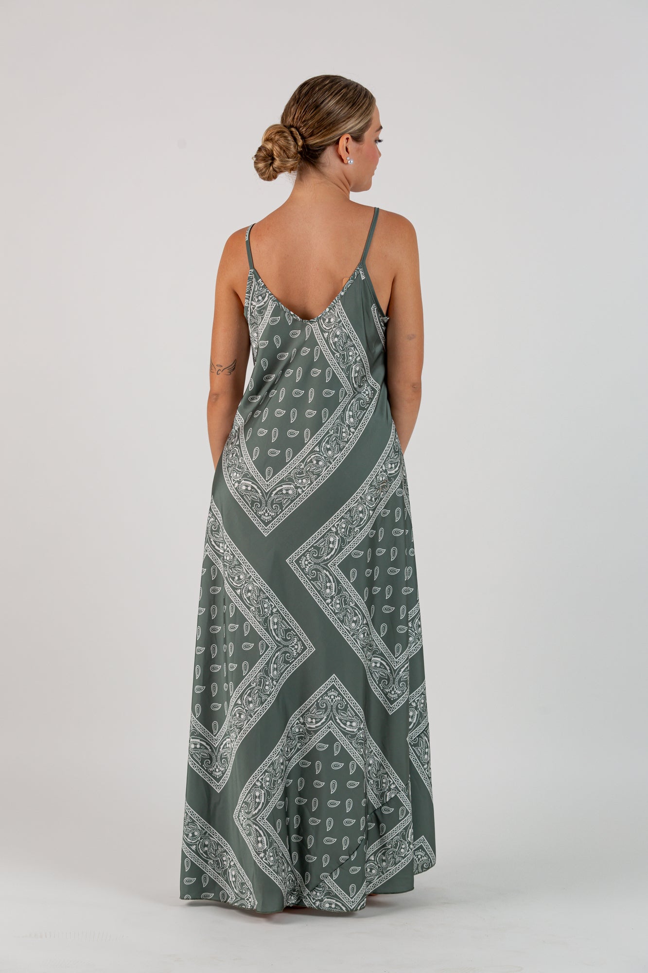 Vestido satén bandana verde
