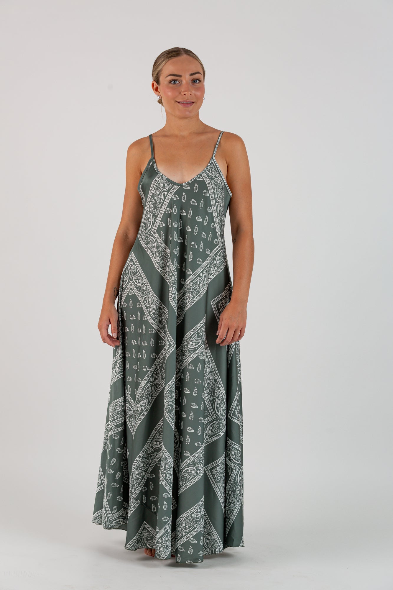 Vestido satén bandana verde