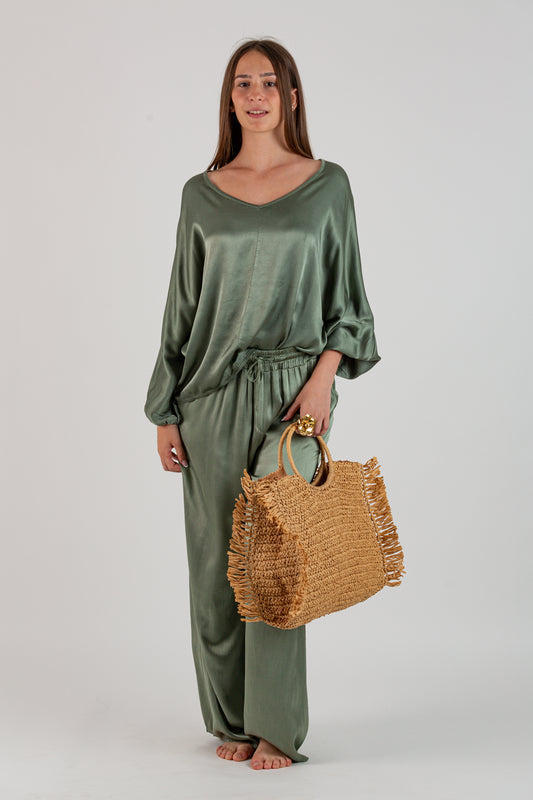 Conjunto blusa y pantalón fluido verde satén